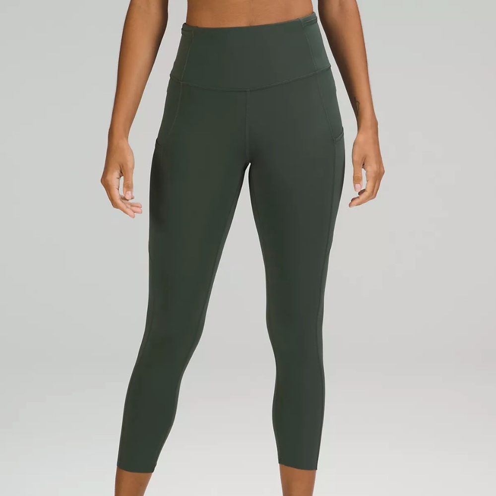 Fast and Free High-Rise Crop 23"